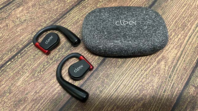 a photo of the cleer arc ii buds and case