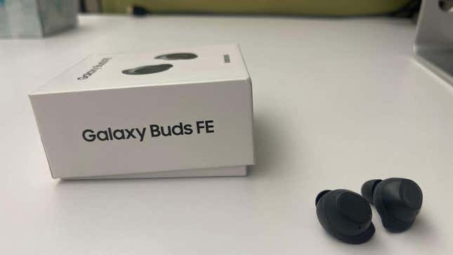 A photo of the Galaxy Buds FE box and buds