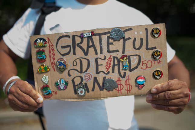 Image for article titled Grateful Dead shirts: They won’t fade