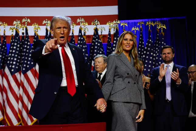 El expresidente Donald Trump y su esposa, la exprimera dama Melania Trump, el día de las elecciones. Trump será el 47.º presidente de los Estados Unidos.