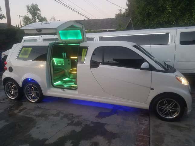 Image for article titled This Custom Cadillac Looks Like a Dollar Store Version of the Presidential Limo