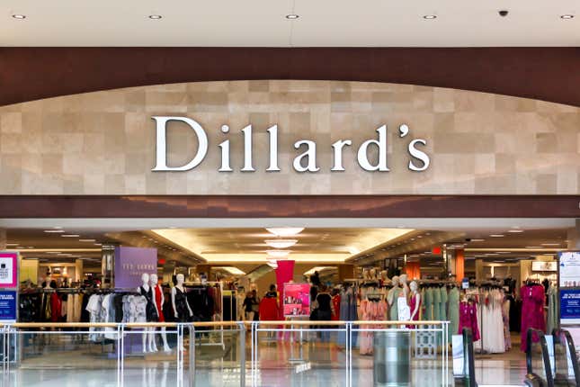 Image for article titled Black Man Goes Viral For Keeping His Cool After Being Called The N-Word at a Dallas Dillards