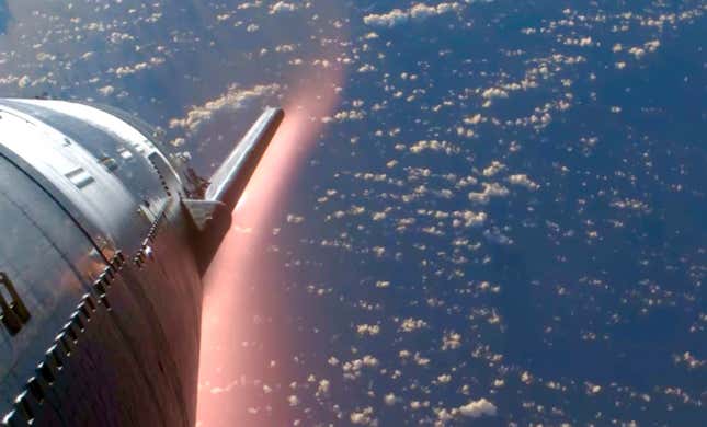 The Starship upper stage during reentry. 