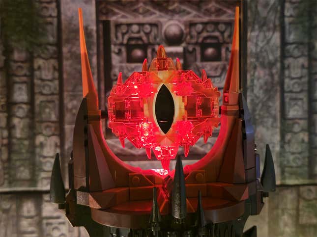 Image for article titled Lego's Lord of the Rings Barad-Dûr Set Is Just About Worthy of a Dark Lord