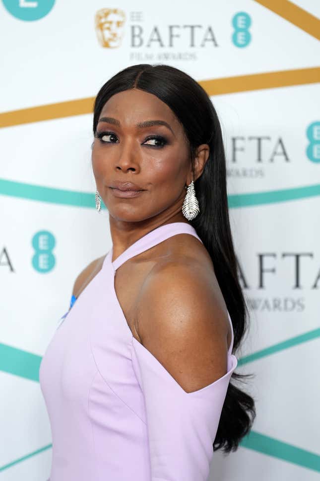 Image for article titled Oscar-Winning Style: Angela Bassett’s Best Red Carpet Looks