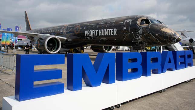 business new tamfitronics An Embraer plane