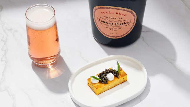 Image for article titled Inside United Airlines&#39; new super-luxury suites: caviar, fancy pajamas, and privacy doors