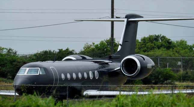 Image for article titled Diddy's Mansion Isn't Selling, So Now He's Renting out His Private Jet For How Much?!!!