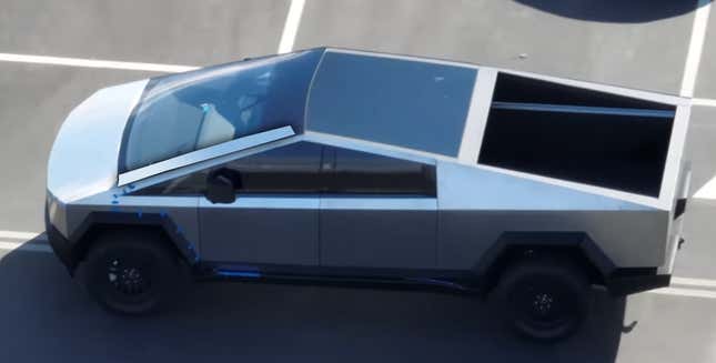 Image for article titled Tesla Cybertruck Spotted With Hilariously Huge Windshield Wiper