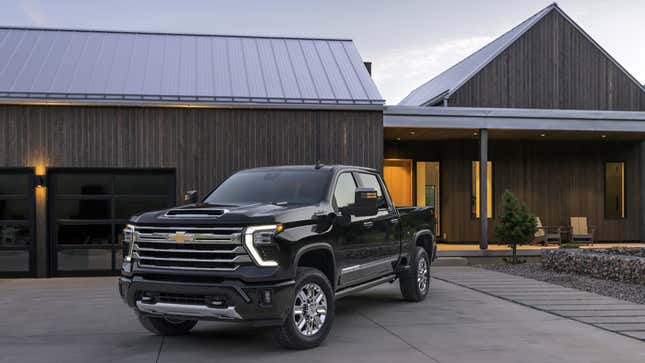 Une photo d’une camionnette Chevrolet Silverado 2500 noire. 