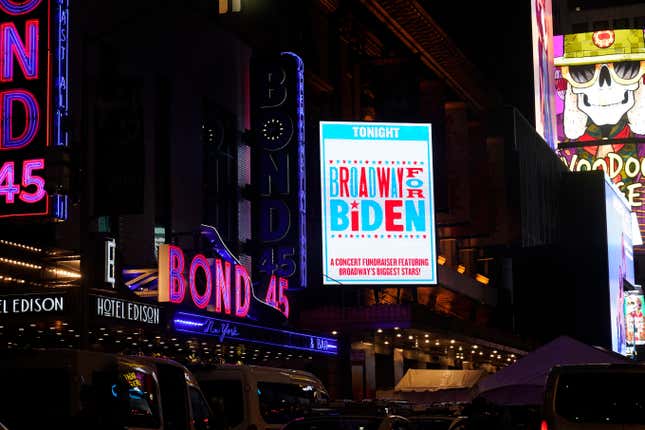 A marquee promoting a fundraiser with President Joe Biden is on display outside the Lunt-Fontanne Theatre in New York, Monday, Sept. 18, 2023. (AP Photo/Susan Walsh)