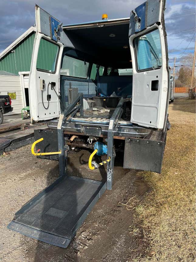 Image for article titled Chevrolet Snowmovan Combines Interests You Didn&#39;t Know You Had