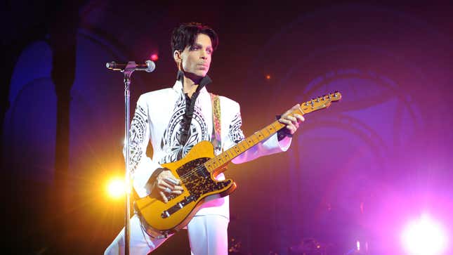  Prince performs on October 11, 2009 at the Grand Palais in Paris.