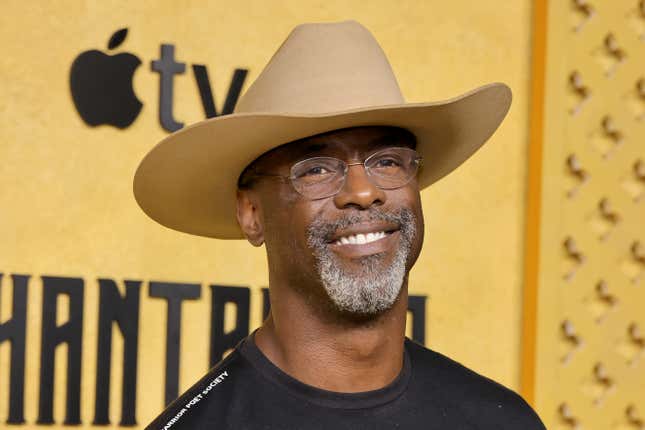  Isaiah Washington attends the Apple TV+ Original Series “Shantaram” Premiere on October 03, 2022 in Los Angeles, California.