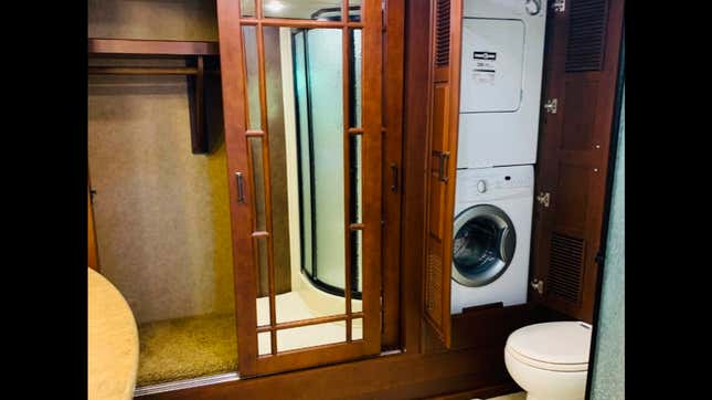 Image for article titled Bret Michaels's $170,000 Disinfected Tour RV Can Be My New Tiny Home
