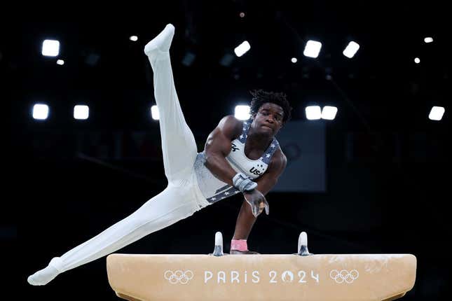 Frederick Richard bereitet sich darauf vor, während einer Turntrainingseinheit in der Bercy Arena im Vorfeld der Olympischen Spiele 2024 in Paris Geschichte zu schreiben.