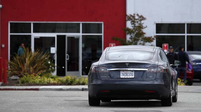 Image for article titled Tesla Driver on Trial for Autopilot Crash That Killed Two