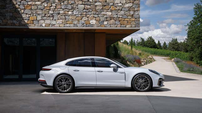 Side view of the white Porsche Panamera Turbo S E-Hybrid