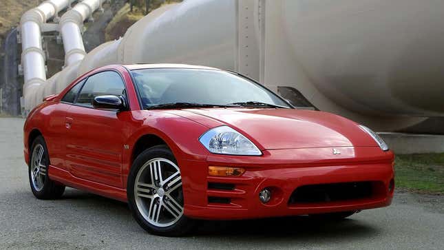 Una foto de un deportivo mitsubishi Eclipse rojo. 