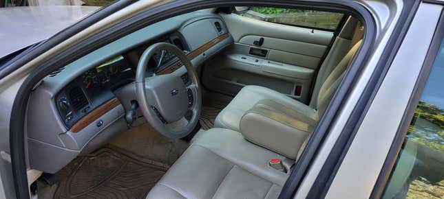 Image for article titled At $4,900, Could This 2008 Ford Crown Victoria LX Be A Crown Jewel?
