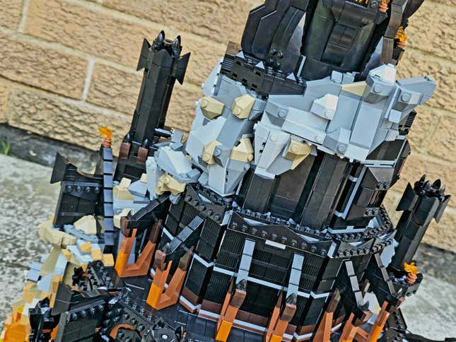 Image for article titled Lego's Lord of the Rings Barad-Dûr Set Is Just About Worthy of a Dark Lord