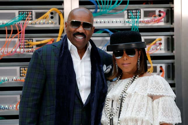 Steve Harvey and Marjorie Harvey pose during a photocall before the Spring/Summer 2017 women's ready-to-wear collection for fashion house Chanel during Fashion Week in Paris, France October 4, 2016. REUTERS/Gonzalo Fuentes - RTSQOIZ