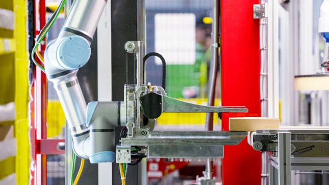 Image for article titled Amazon says its new robot has a sense of touch