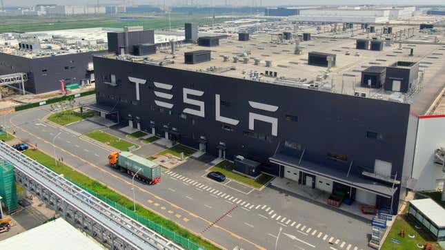 Chinese Tesla Workers Are Tweeting at Elon Musk Over Bonus Cuts