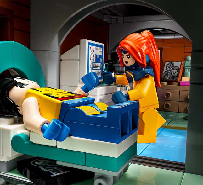 A screenshot shows the X-Men Lego set. 