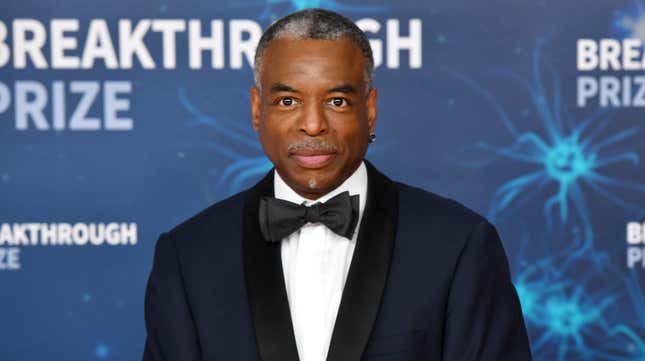 LeVar Burton attends the 2020 Breakthrough Prize on November 03, 2019 in Mountain View, California.