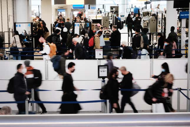 Image for article titled All the Reasons My Flight From Newark Was Delayed or Canceled