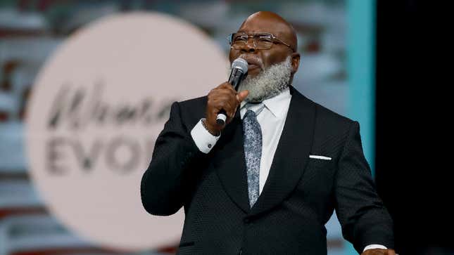 Image de l'article intitulé Après son problème de santé désormais viral, l’évêque TD Jakes explique tout aux membres de son église