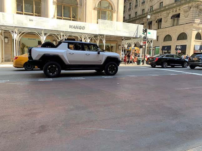 Image for article titled The GMC Hummer EV Is HUGE in Real-World Traffic