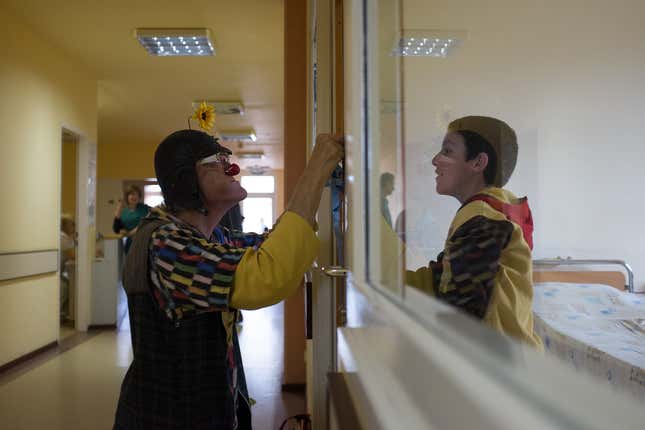 Image for article titled Photos: The real-life Patch Adams proves laughter is the best medicine in Armenia