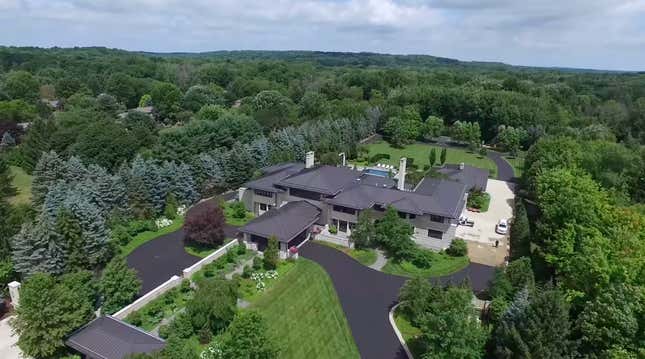 Image for article titled A Look Inside LeBron James&#39; Lavish Real Estate Portfolio