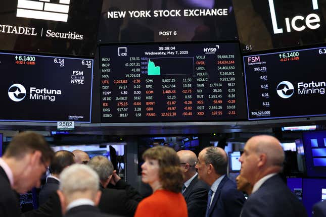 Image for article titled The Dow jumps 220 points as Trump teases a U.K. trade deal