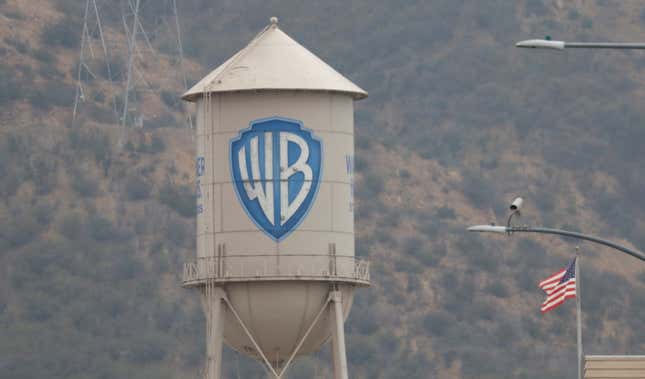 Le château d’eau Warner Bros. est photographié dans les studios Warner Bros. à Burbank, en Californie.