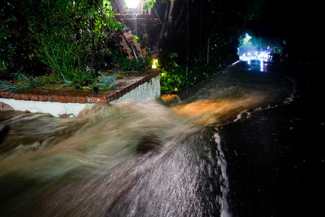  California&#39;s Coastline Under Siege by Atmospheric River