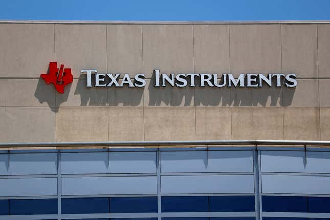 Texas Instruments-Beschilderung an einem Gebäude