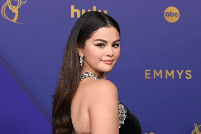 Selena Gomez à la 76e cérémonie des Primetime Emmy Awards. 