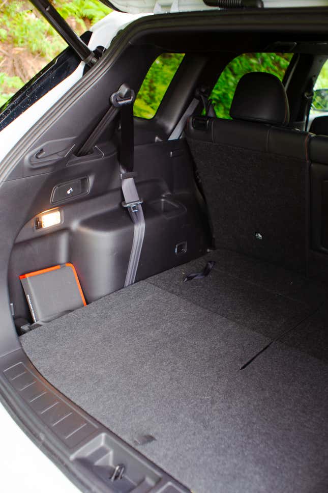 Image for article titled I Have No Idea How The Mitsubishi Outlander Is $10,000 Cheaper Than A Kia Telluride