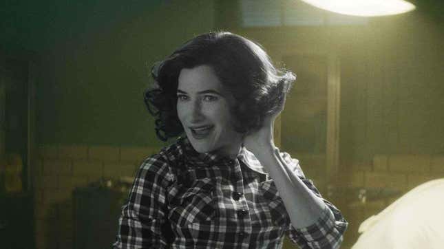 Kathryn Hahn como Agatha en blanco y negro