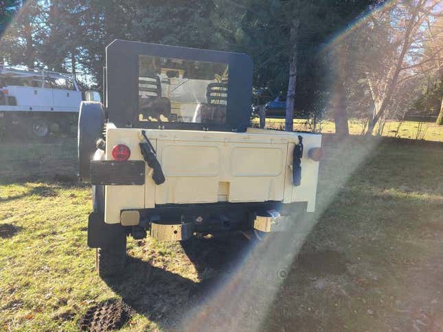 Image for article titled At $7,000, Would You Have To Be A Soviet Blockhead To Pass Up This 1972 GAZ-69?