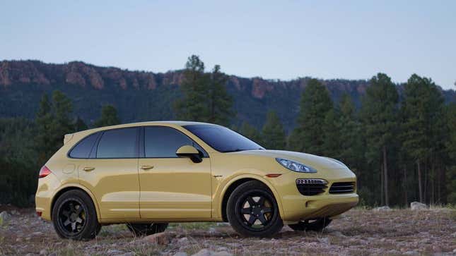 Imagen del artículo titulado Por $16,000, ¿es el Porsche Cayenne S Hybrid amarillo 2012 una gran oferta?
