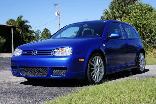 VOLKSWAGEN GOLF vw-golf-4-r32-deep-blue-4-turer-72-000km Used