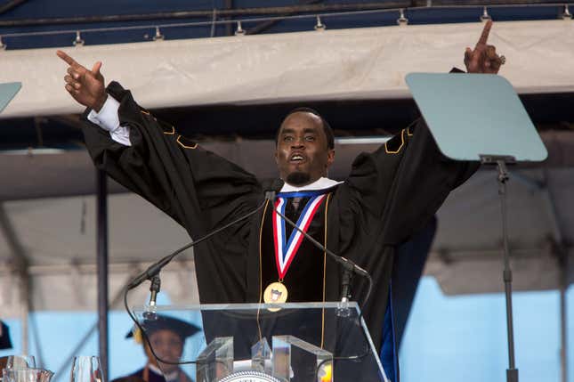 Image de l'article intitulé Les anciens élèves et les étudiants réagissent au fait que l’Université Howard coupe les liens avec Diddy et ses millions