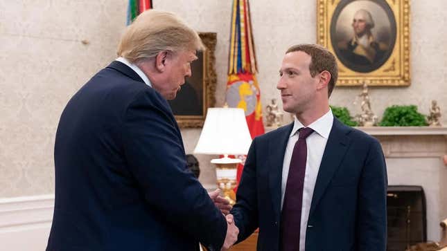 Donald Trump rencontre Mark Zuckerberg, PDG de Meta (à droite), dans le bureau ovale de la Maison Blanche, le 19 septembre 2019.
