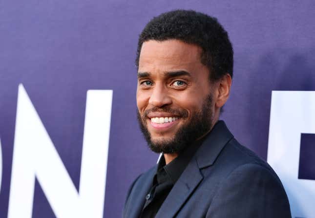 Michael Ealy besucht die Premiere von Hulus „Reasonable Doubt“ im NeueHouse Hollywood am 22. September 2022 in Hollywood, Kalifornien.