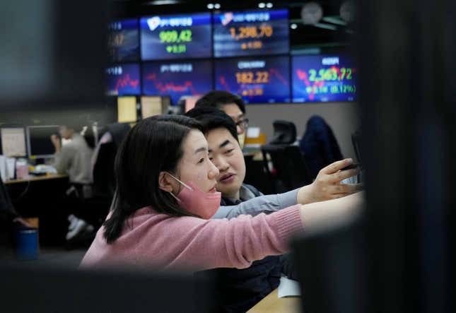 Currency traders work at the foreign exchange dealing room of the KEB Hana Bank headquarters in Seoul, South Korea, Tuesday, Dec. 19, 2023. Asian shares were mixed Tuesday after a seven-week winning streak on Wall Street cooled. (AP Photo/Ahn Young-joon)