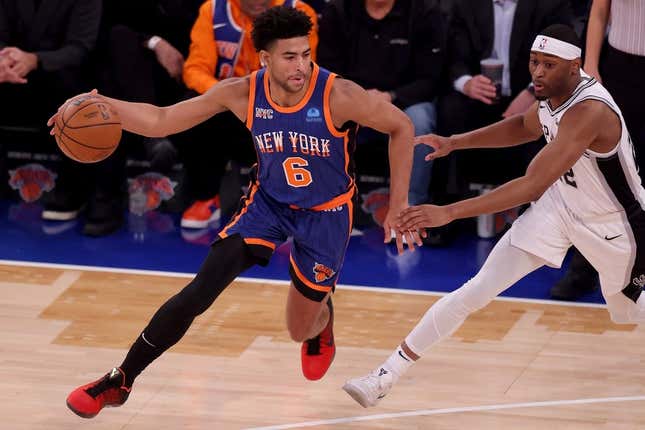 Knicks score first 13 points, blow out Spurs